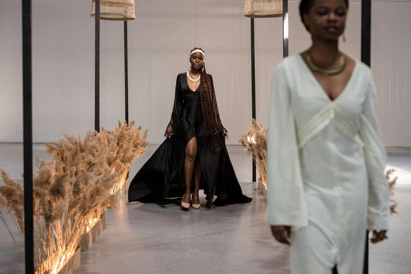 Transformez votre look professionnel : l'art d'intégrer les ceintures obi avec style